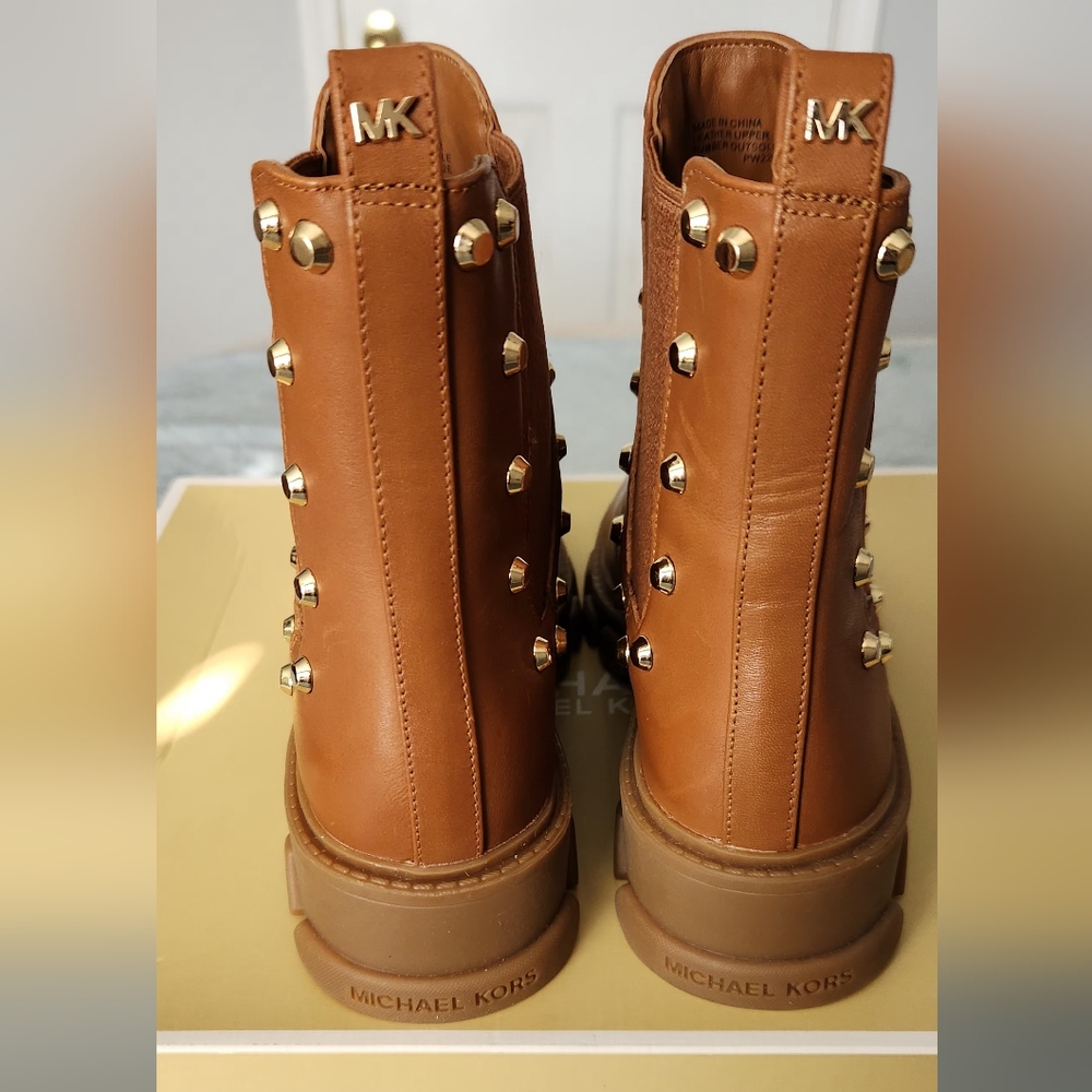 NWOT Michael Kors Leather Ridley Booties. Size 5. - Picture 6 of 14